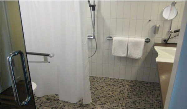 600×350 DE Hamburg Scandic Badkamer