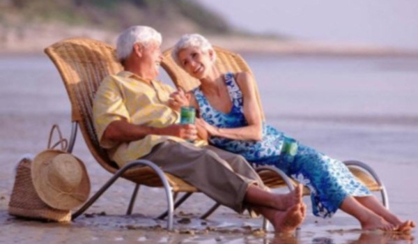 600×350 Senioren op strand