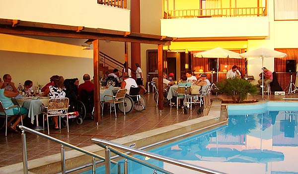 600×350-Kreta-Eria_Resort_Eten_groep