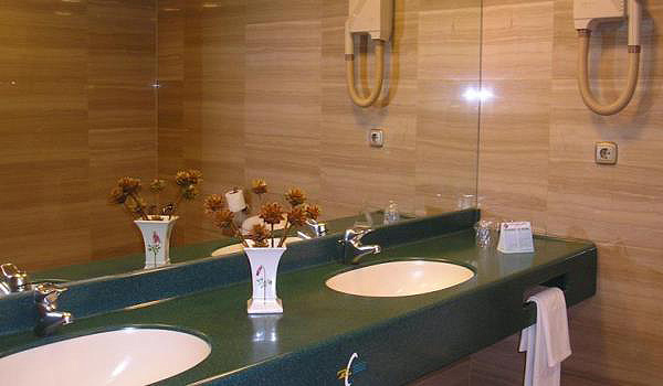 600×350-Hotel-Zentral-Center-wasbak