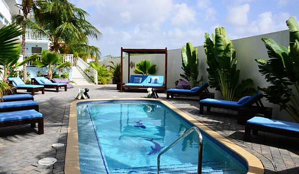 Curacao, Aangepast Hotel