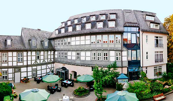 Schwiecheldthaus-front