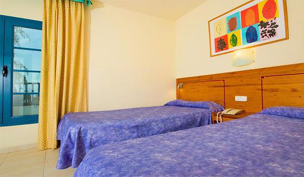 600×350-Lanzarote-Hotel-THB-TROPICAL-ISLAND-bedroom