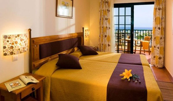 600×350-Tenerife,-Aparthotel-Isabel-slaapkamer-3