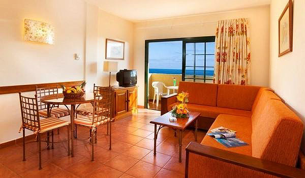600×350-Tenerife,-Aparthotel-Isabel-woonkamer