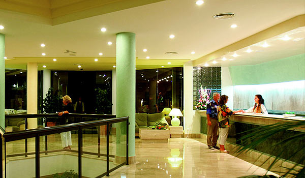 600×350-Cala-Milor-Garden-hotel-balie