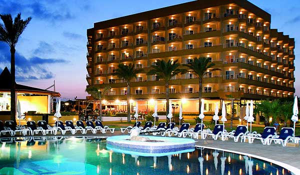 600×350-Cala-Milor-Garden-hotel-nachts
