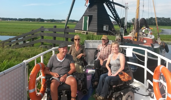 600×350-Fluisterboot-4-rolstoelers1.jpg