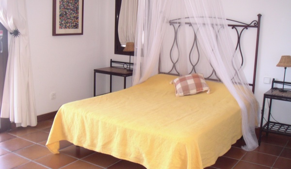 600×350-Bedroom1.jpg