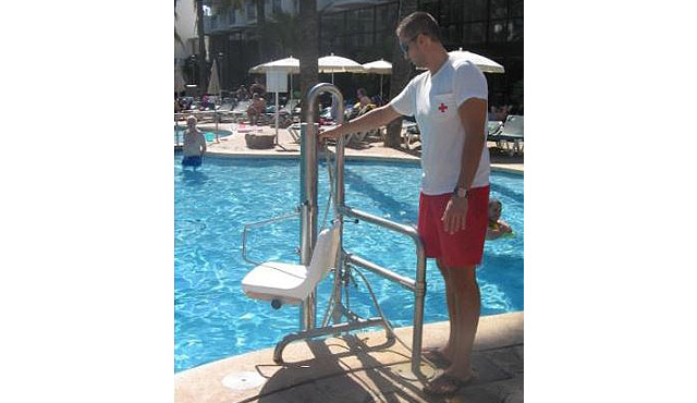 640×370-palmeras-palya-pool-hoist.jpg