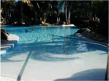 Jardines-pool-ingang.jpg